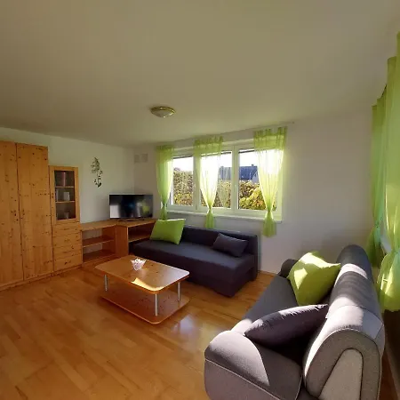 Apartma Tija *